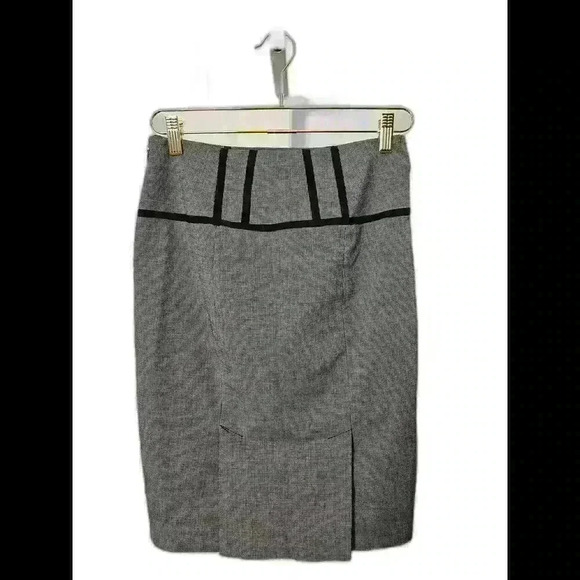 Chic Gray Pencil Skirt with Button Detail - Picture 2 of 5